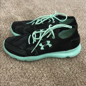 UNDER ARMOUR TENNIS SHOES